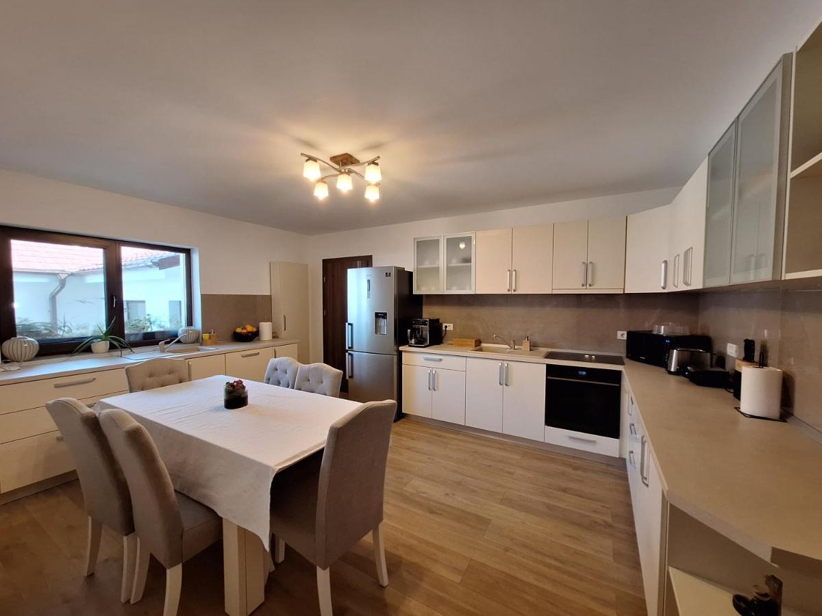 Trend Bed and Breakfast Arad Buitenkant foto