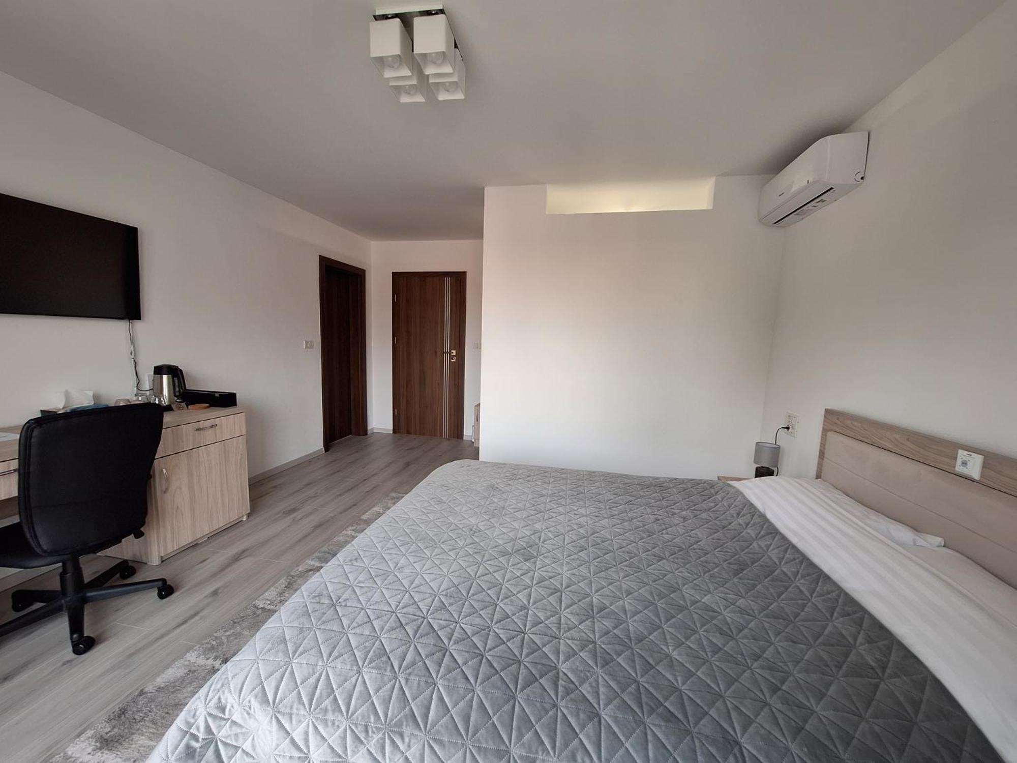 Trend Bed and Breakfast Arad Buitenkant foto